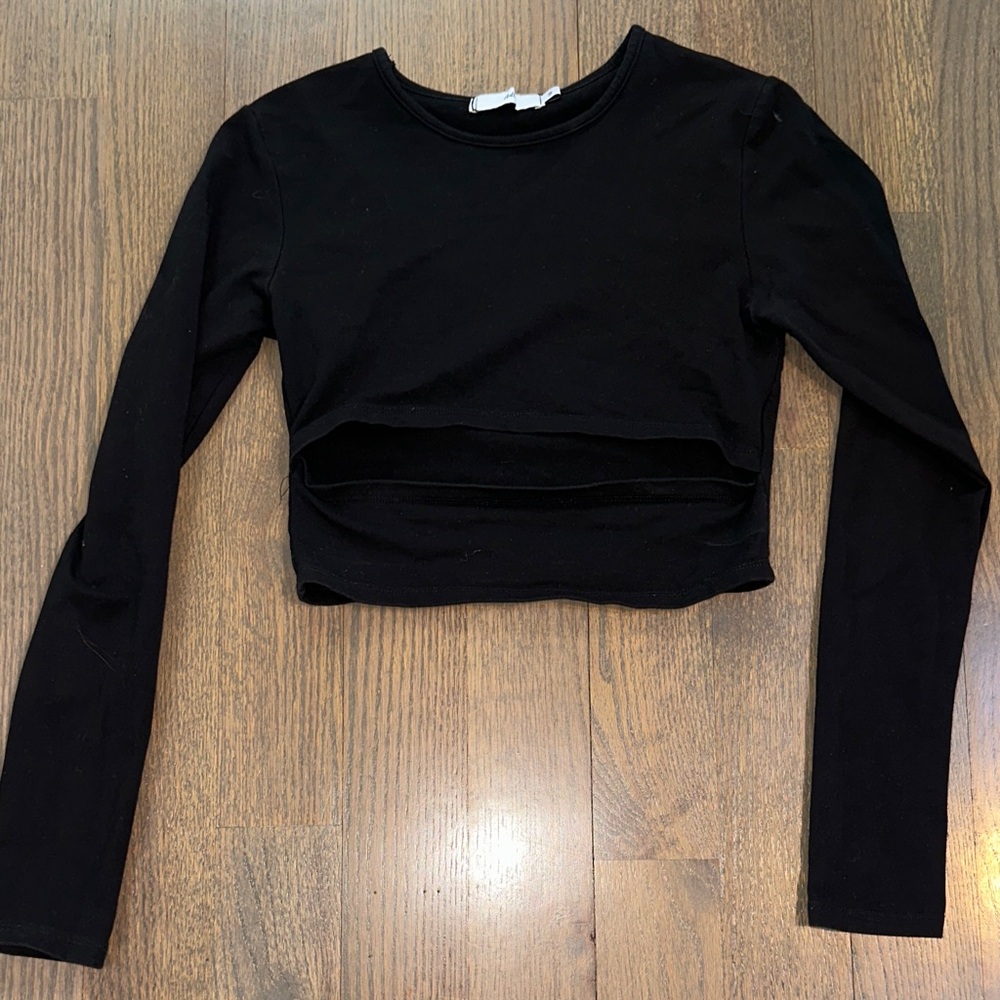 Adika Classic Black Long Sleeve Crop Top
